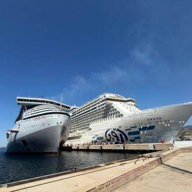 2 kruvaziyer ABD'li ve Rus 4 bin 625 turisti Bodrum'a getirdi