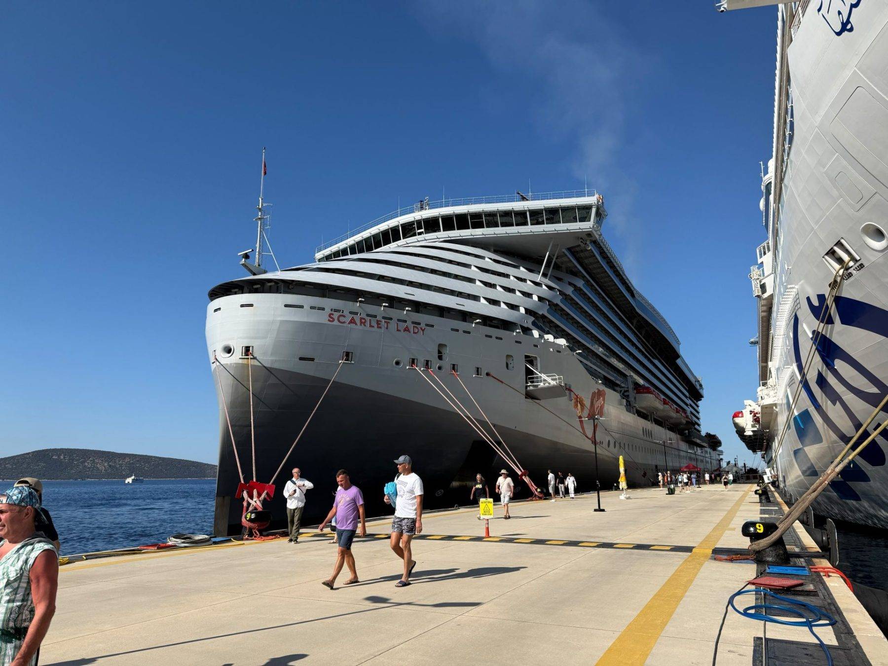 2 kruvaziyer ABD'li ve Rus 4 bin 625 turisti Bodrum'a getirdi