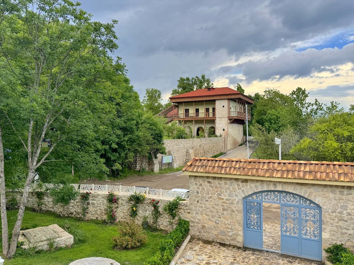 Azerbaycan'ın kültür başkenti Şuşa'da restorasyon çalışmaları devam ediyor