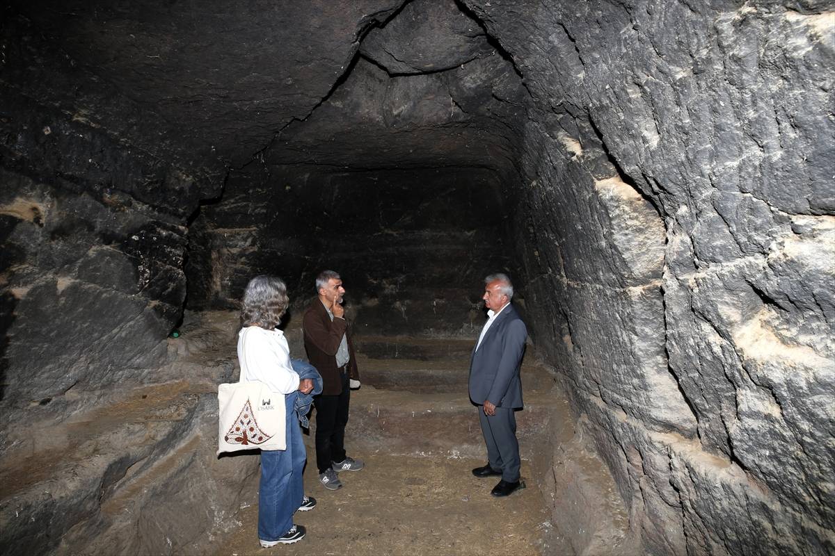 Bitlis'te kayaların içine oyulmuş bir inanç merkezi: Bapir-i Kal yoğun ilgi görüyor