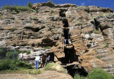 Bitlis'te kayaların içine oyulmuş bir inanç merkezi: Bapir-i Kal yoğun ilgi görüyor