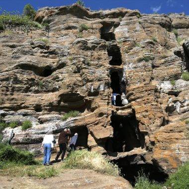 Bitlis'te kayaların içine oyulmuş bir inanç merkezi: Bapir-i Kal yoğun ilgi görüyor