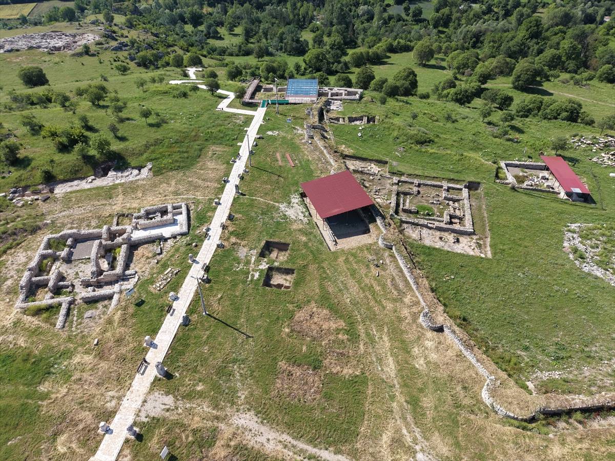 1750 yıllık keşif! Karabük'teki küp mezarda ölü hediyeleri ve iskelet bulundu