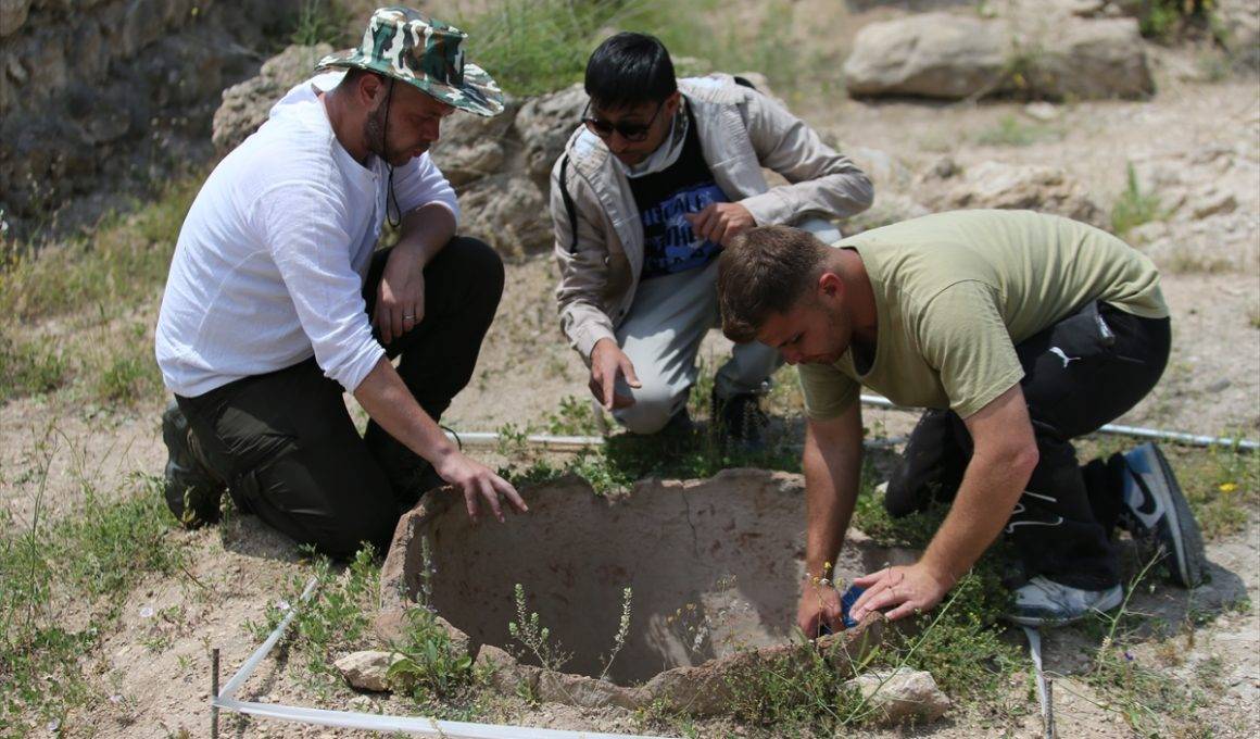 1750 yıllık keşif! Karabük'teki küp mezarda ölü hediyeleri ve iskelet bulundu