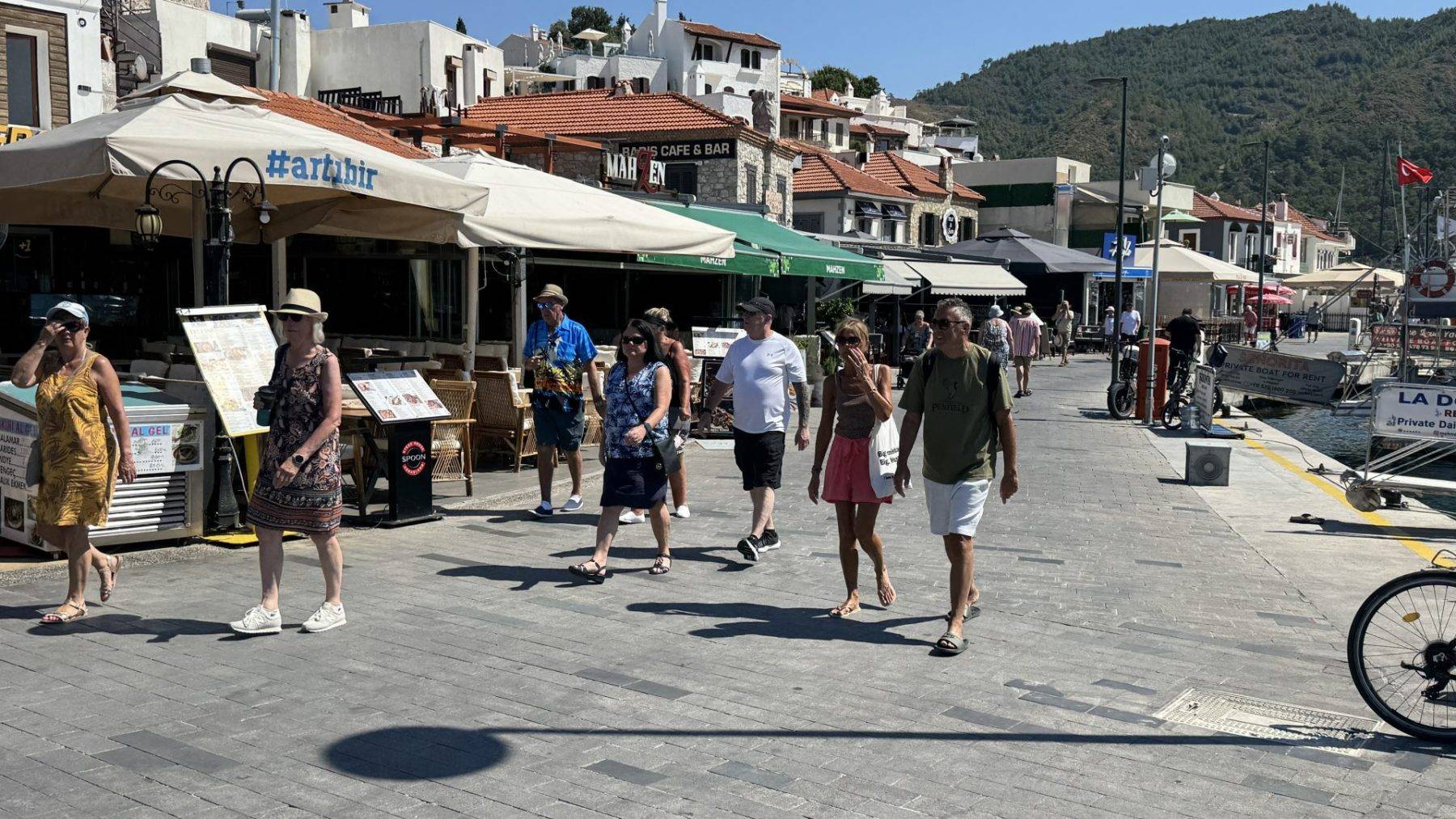 1750 turisti taşıyan dev kruvaziyer Marmaris'e yanaştı