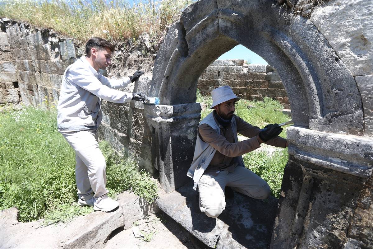 Orta Çağın en ihtişamlı şehirlerinden Ani Ören Yeri'nde kazılar 5 noktada devam ediyor