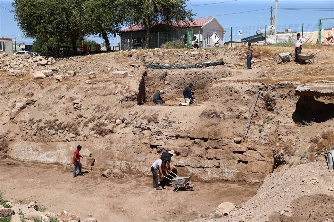 Tarihi kale su ile buluşacak! Antik dönemdeki köprü ve su sistemi Şanlıurfa'da canlanıyor