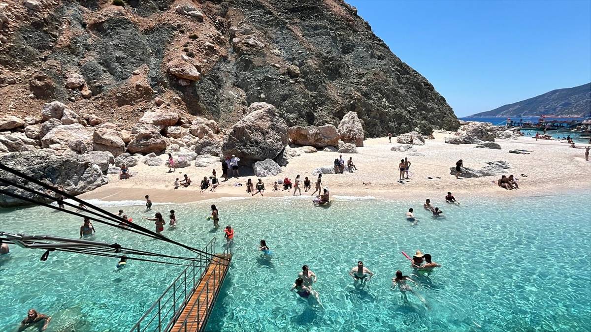 Antalya'da tatilcilerin Suluada ve koyları keşfi Adrasan Sahili'nden başlıyor