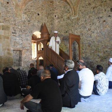 112 yıldır namaz kılınmıyordu: Bin yıllık cami cuma namazıyla ibadete açıldı