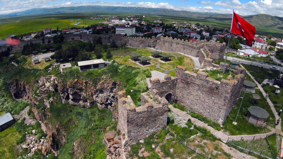 Kanuni Sultan Süleyman'ın emriyle yapılmıştı: Ardahan Kalesi'ne yoğun ilgi