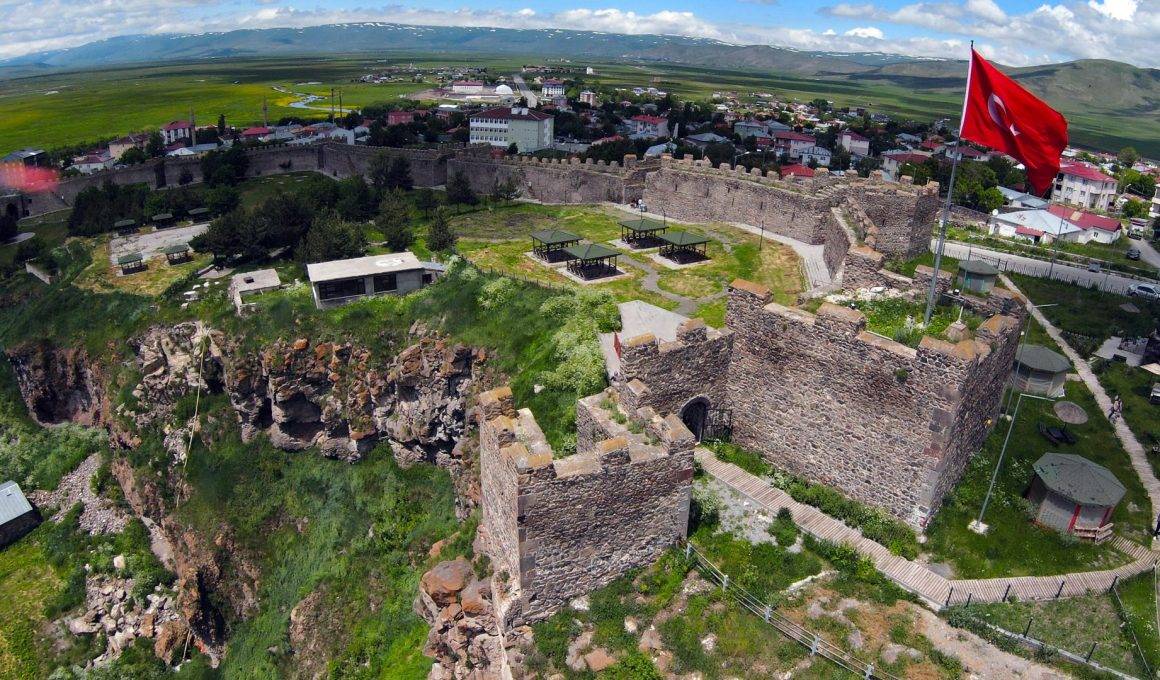 Kanuni Sultan Süleyman'ın emriyle yapılmıştı: Ardahan Kalesi'ne yoğun ilgi