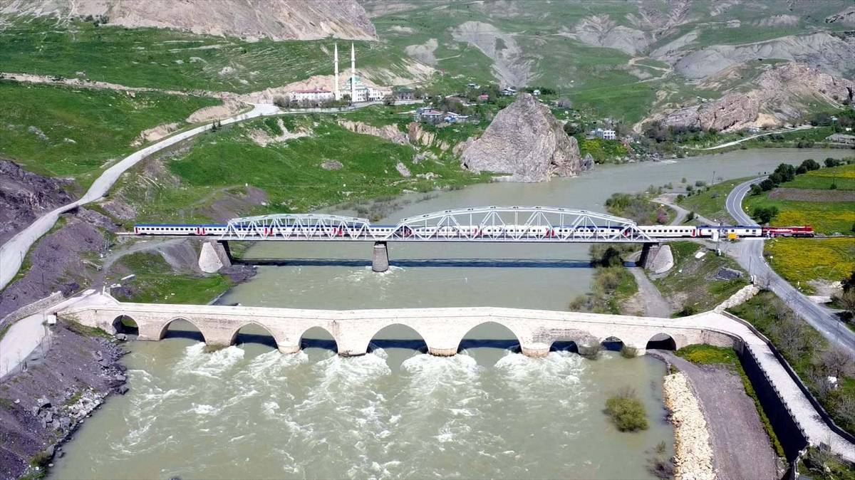 Türkiye'nin en uzun tren rotalarından! Van Gölü Ekspresi Anadolu'yu keşfetmeye çıkarıyor