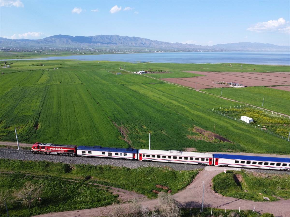 Türkiye'nin en uzun tren rotalarından! Van Gölü Ekspresi Anadolu'yu keşfetmeye çıkarıyor