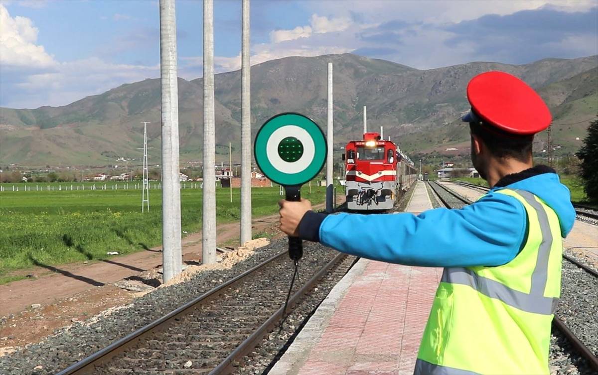 Türkiye'nin en uzun tren rotalarından! Van Gölü Ekspresi Anadolu'yu keşfetmeye çıkarıyor