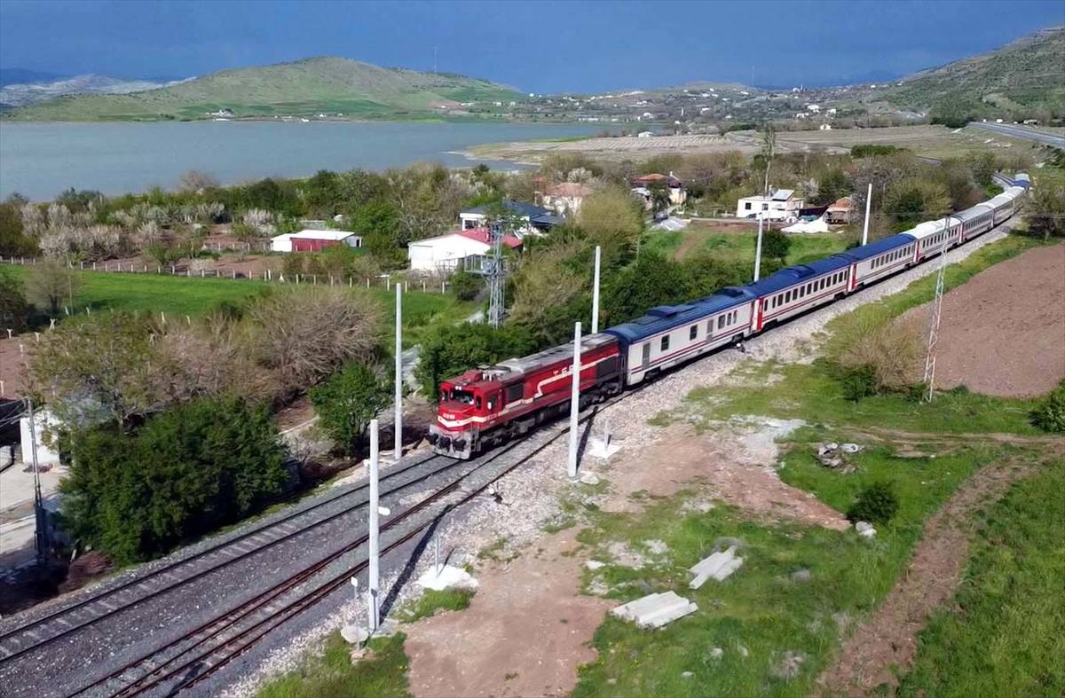 Türkiye'nin en uzun tren rotalarından! Van Gölü Ekspresi Anadolu'yu keşfetmeye çıkarıyor