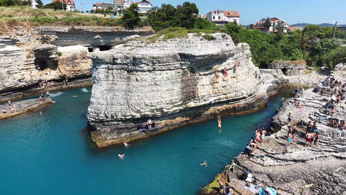 Yürekleri ağızlara getirdiler! Kandıra'da plajlar doldu taştı