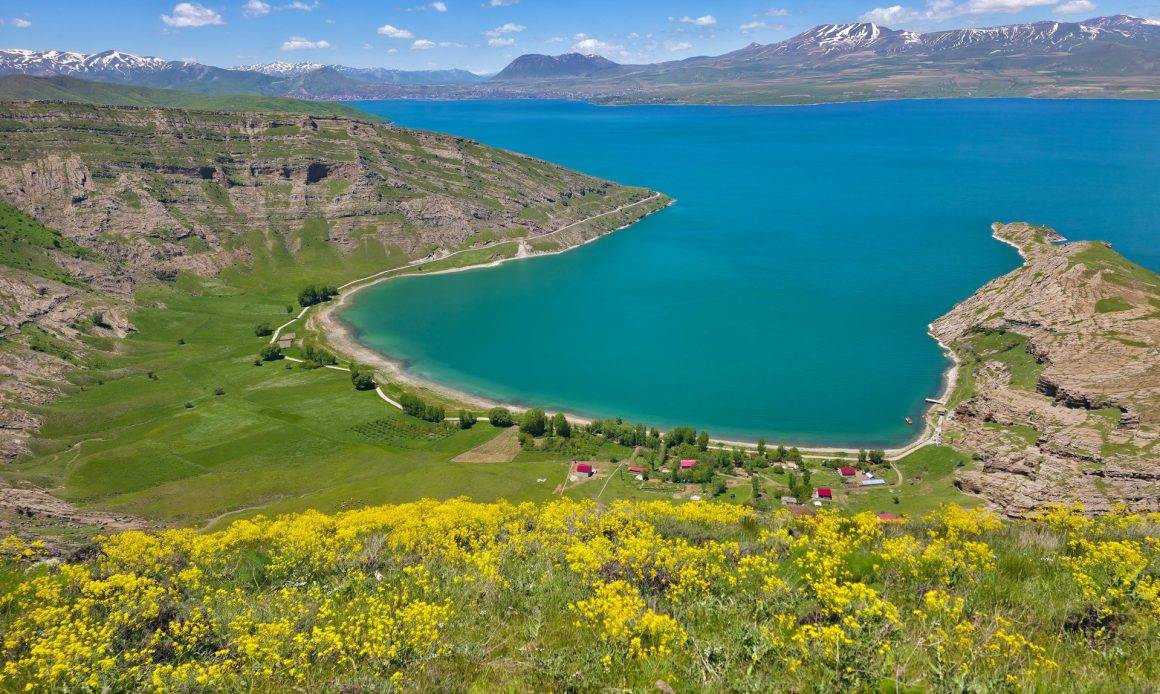 Van Gölü kıyısındaki saklı cennet: İncekaya Köyü