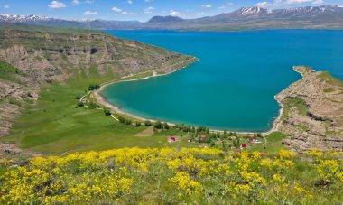 Van Gölü kıyısındaki saklı cennet: İncekaya Köyü