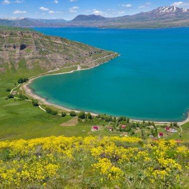 Van Gölü kıyısındaki saklı cennet: İncekaya Köyü