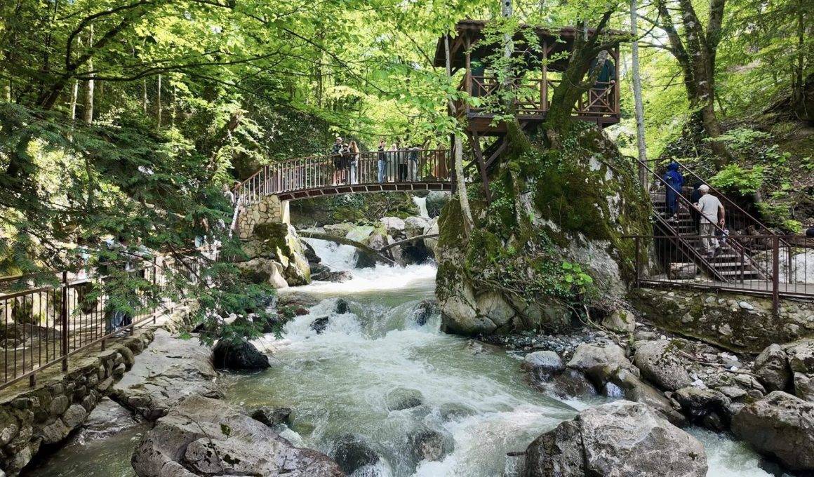 Düzce'nin cezbeden doğa güzellikleri bayramda ilgi odağı oldu