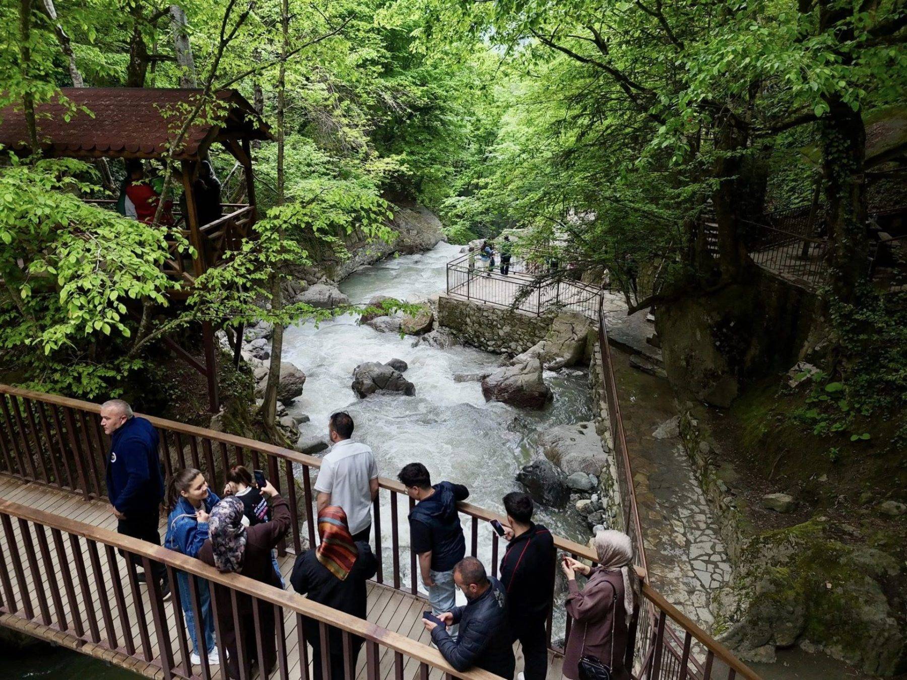 Düzce'nin cezbeden doğa güzellikleri bayramda ilgi odağı oldu