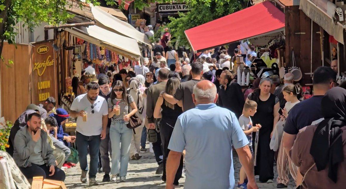 Safranbolu'da sezonun en hareketli günleri: Yoğunluk bayramda katlandı