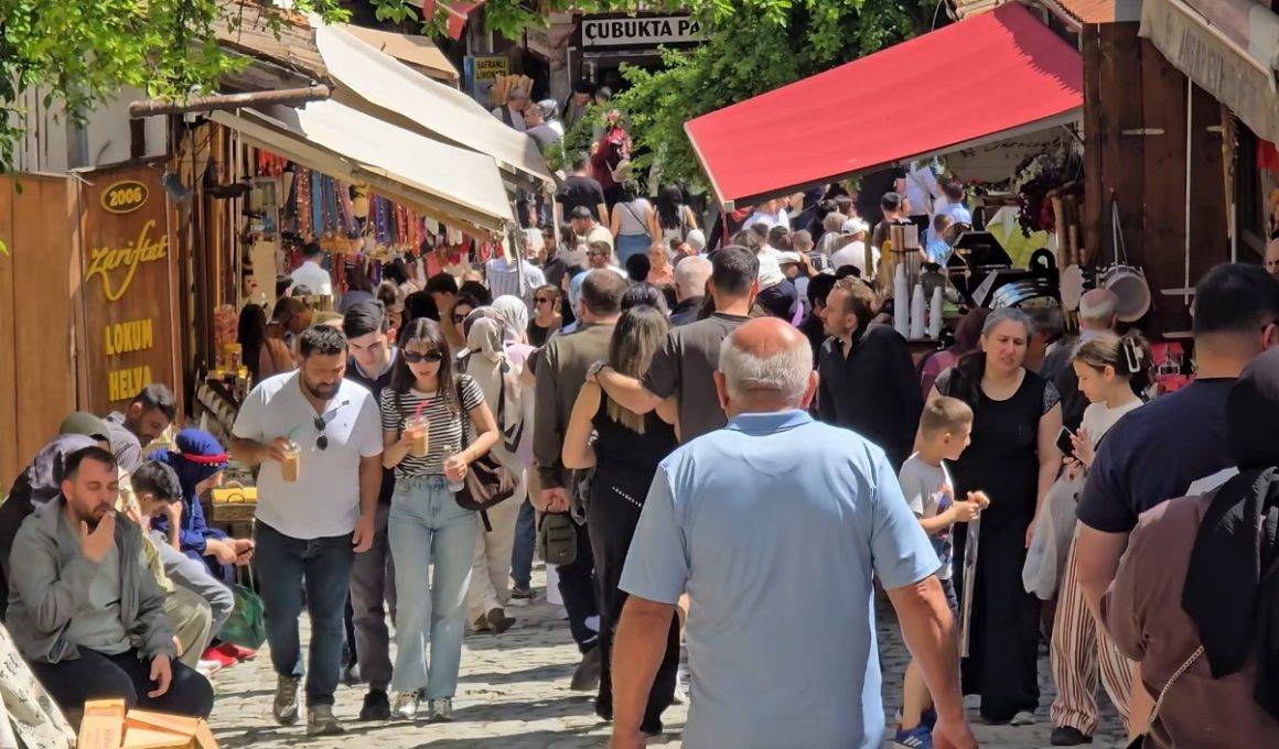 Safranbolu'da sezonun en hareketli günleri: Yoğunluk bayramda katlandı