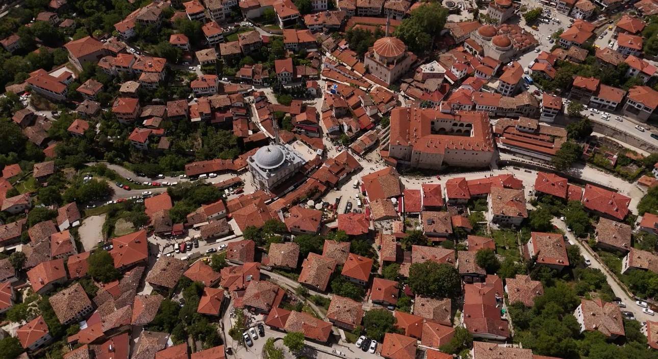 Safranbolu'da sezonun en hareketli günleri: Yoğunluk bayramda katlandı 