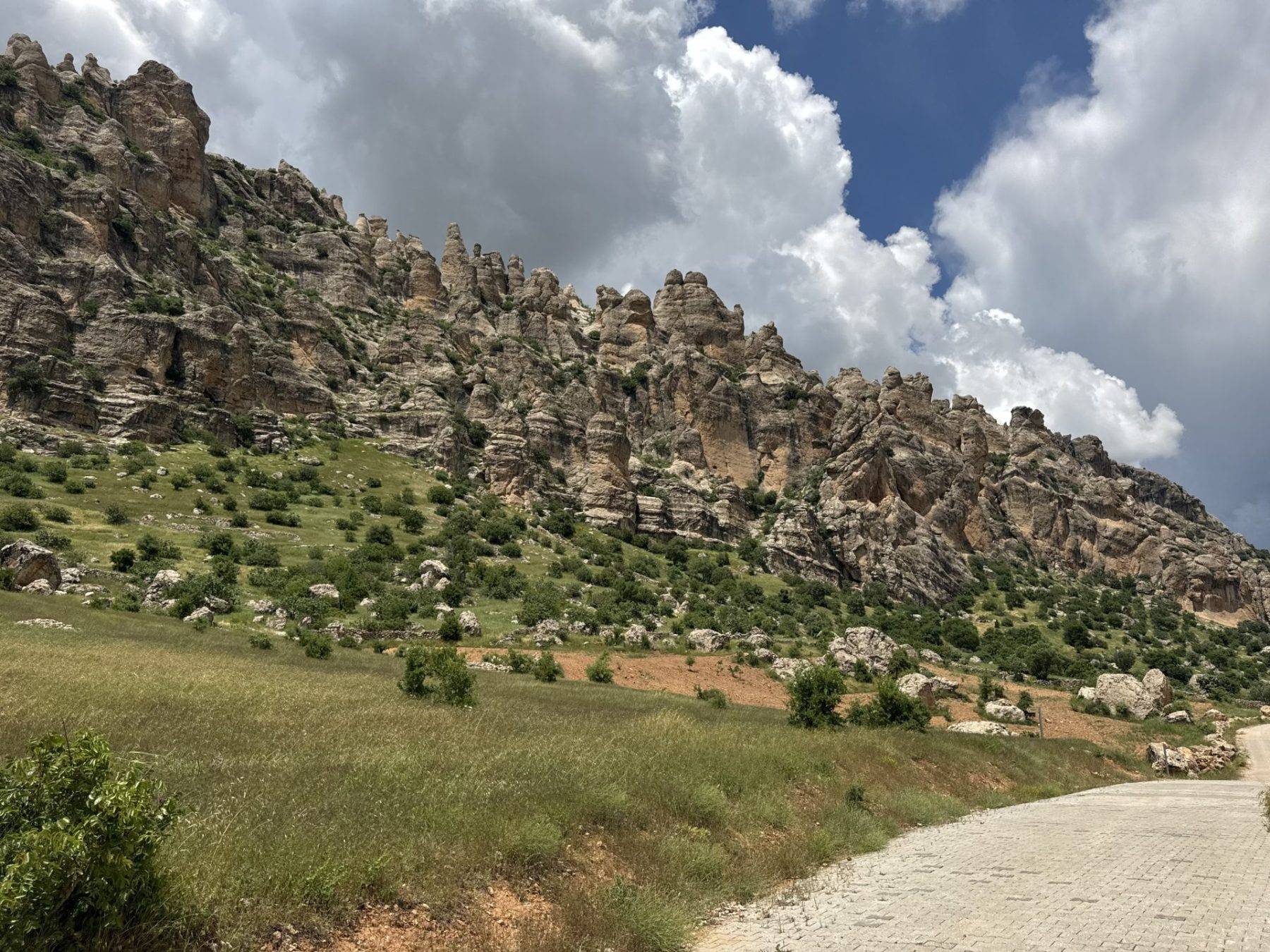 İlginç yapısıyla dikkat çeken Güneydoğu'nun Kapadokya'sı: Gelincik Dağı