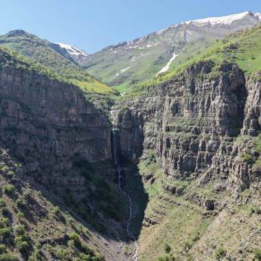 Karlar eridi, 50 metrelik şelale oluştu: Şırnak'ta göz kamaştıran görüntüler