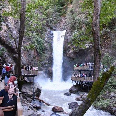 Su sesinin kuş cıvıltıları ile birleştiği yer: Karaçay Şelalesi