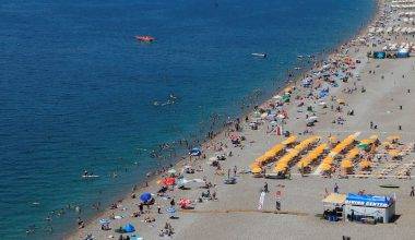Antalya'da şaşırtan manzara: Bir yanda kar, bir yanda deniz