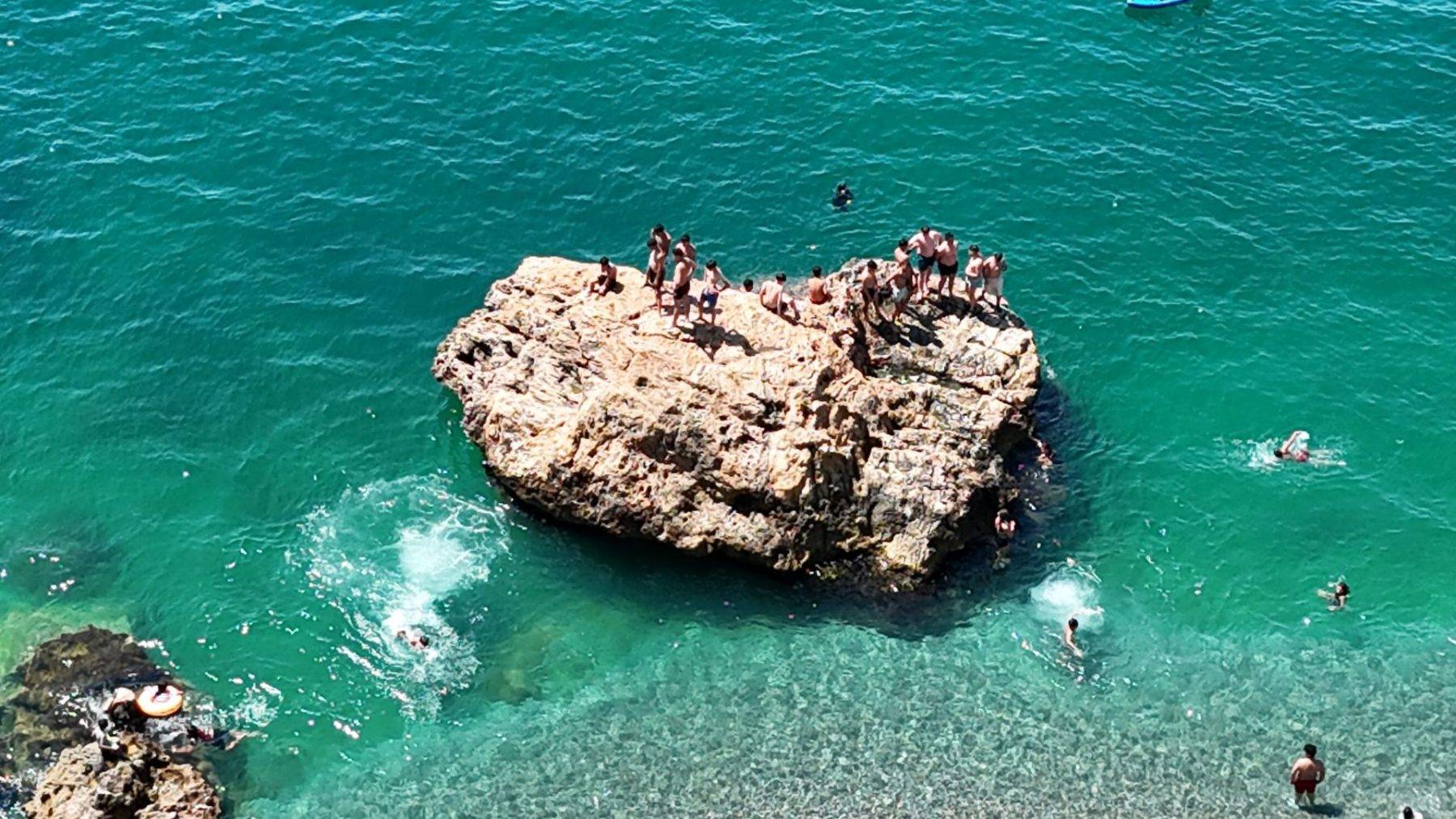 Antalya'da şaşırtan manzara: Bir yanda kar, bir yanda deniz