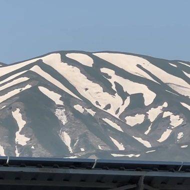 Gören bir daha baktı! Yüksekova'da dağlar zebra deseniyle kaplandı