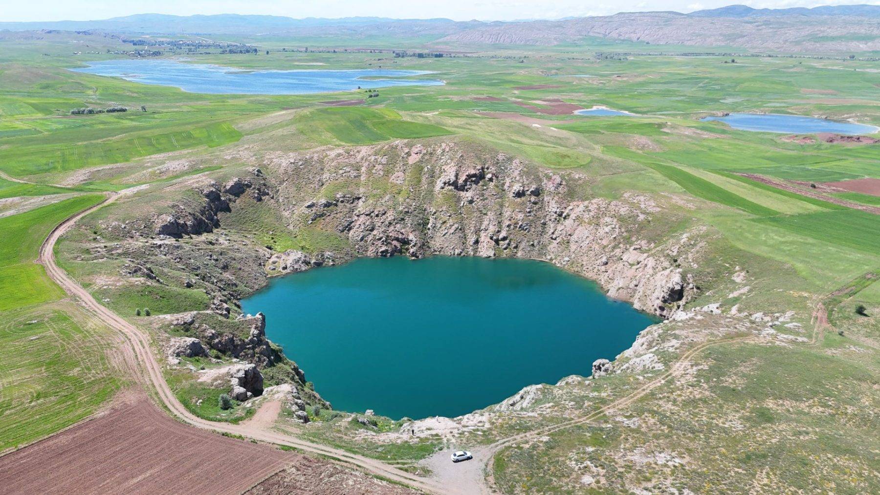 Bozkırın ortasında, 100 metre derinlikte: Sivas'ın nazar boncuğu yeniden doldu