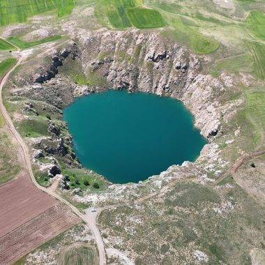 Bozkırın ortasında, 100 metre derinlikte: Sivas'ın nazar boncuğu yeniden doldu