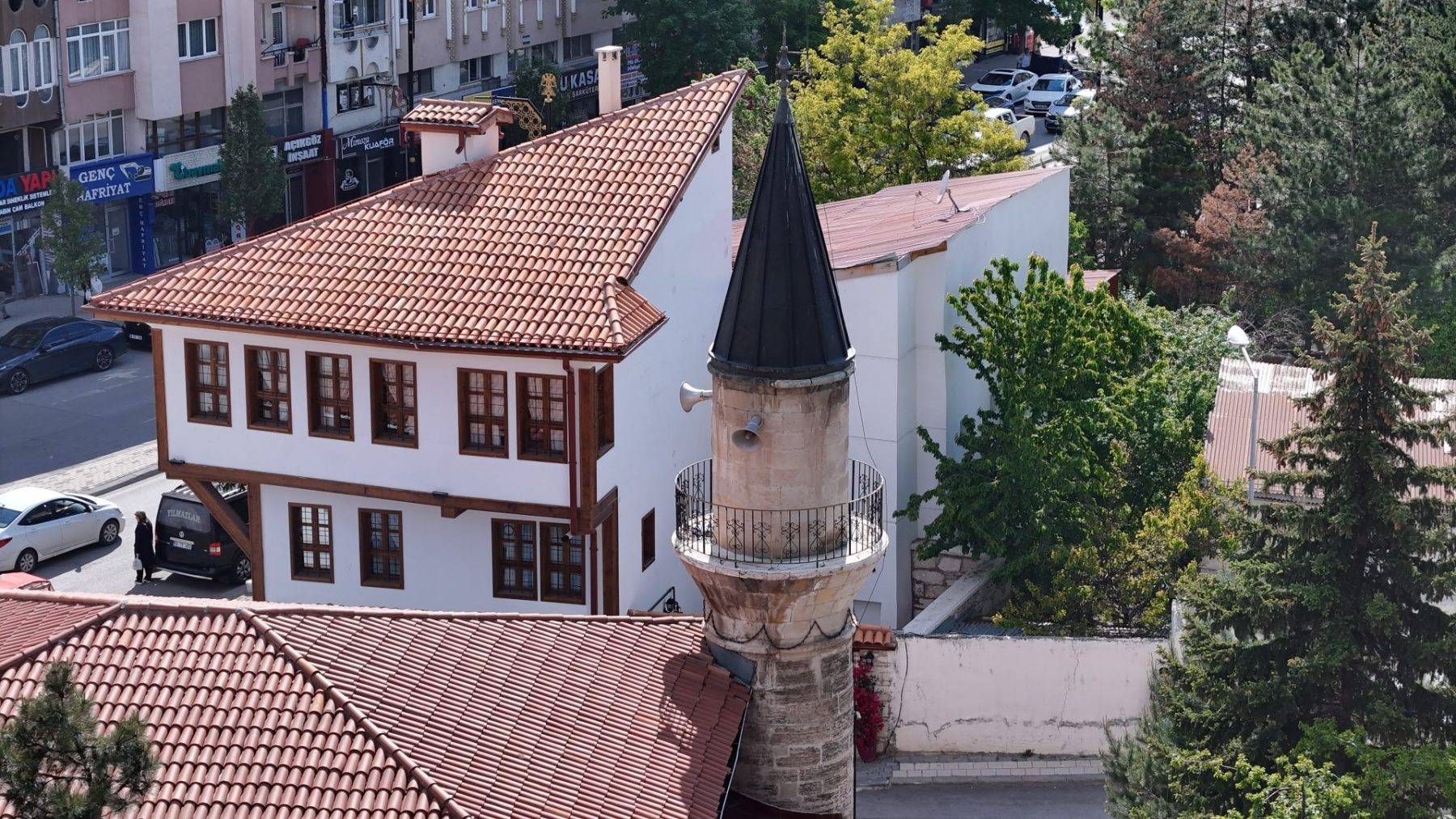 Her halkası farklı ustanın elinden: Sivas’taki Zincirli Minare Camii ilgi çekiyor