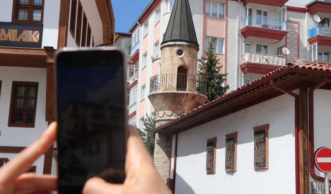 Her halkası farklı ustanın elinden: Sivas’taki Zincirli Minare Camii ilgi çekiyor