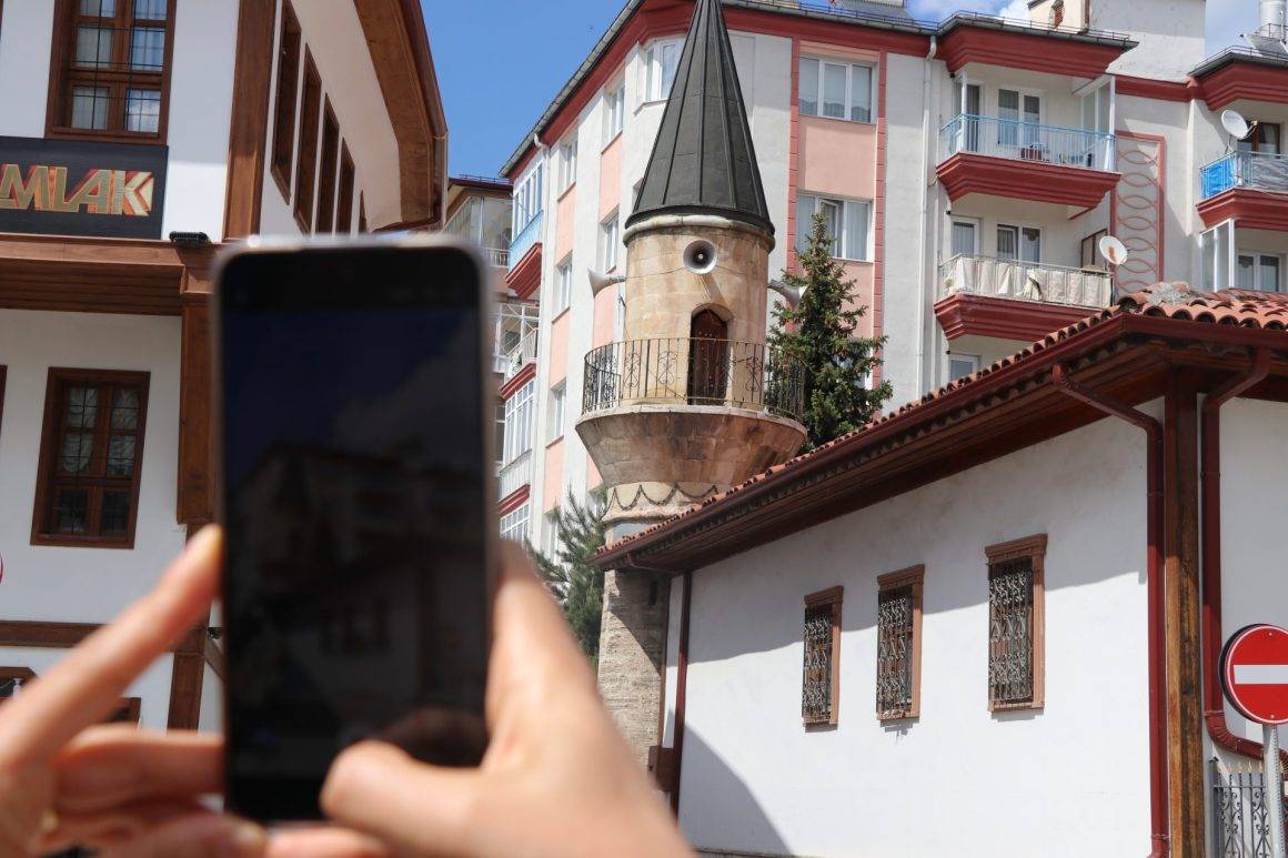 Her halkası farklı ustanın elinden: Sivas’taki Zincirli Minare Camii ilgi çekiyor