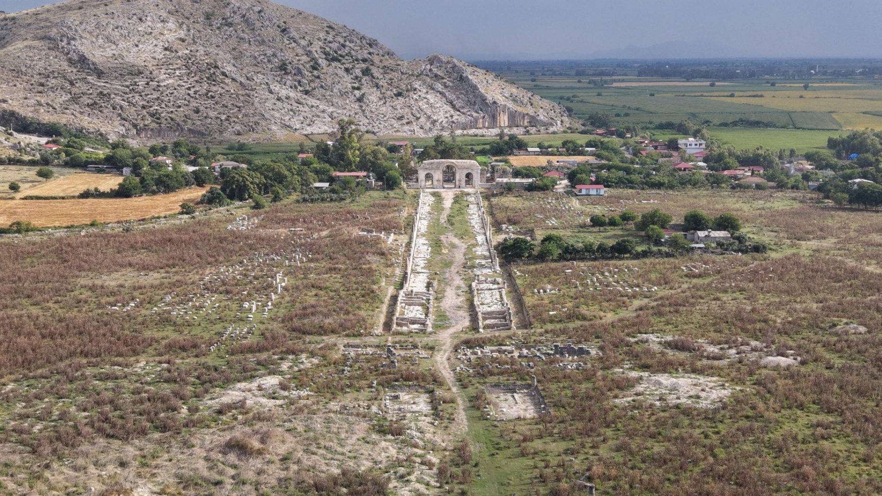 Anadolu'nun antik metropollerinden Anavarza Antik Kenti'nde ziyaretçi yoğunluğu