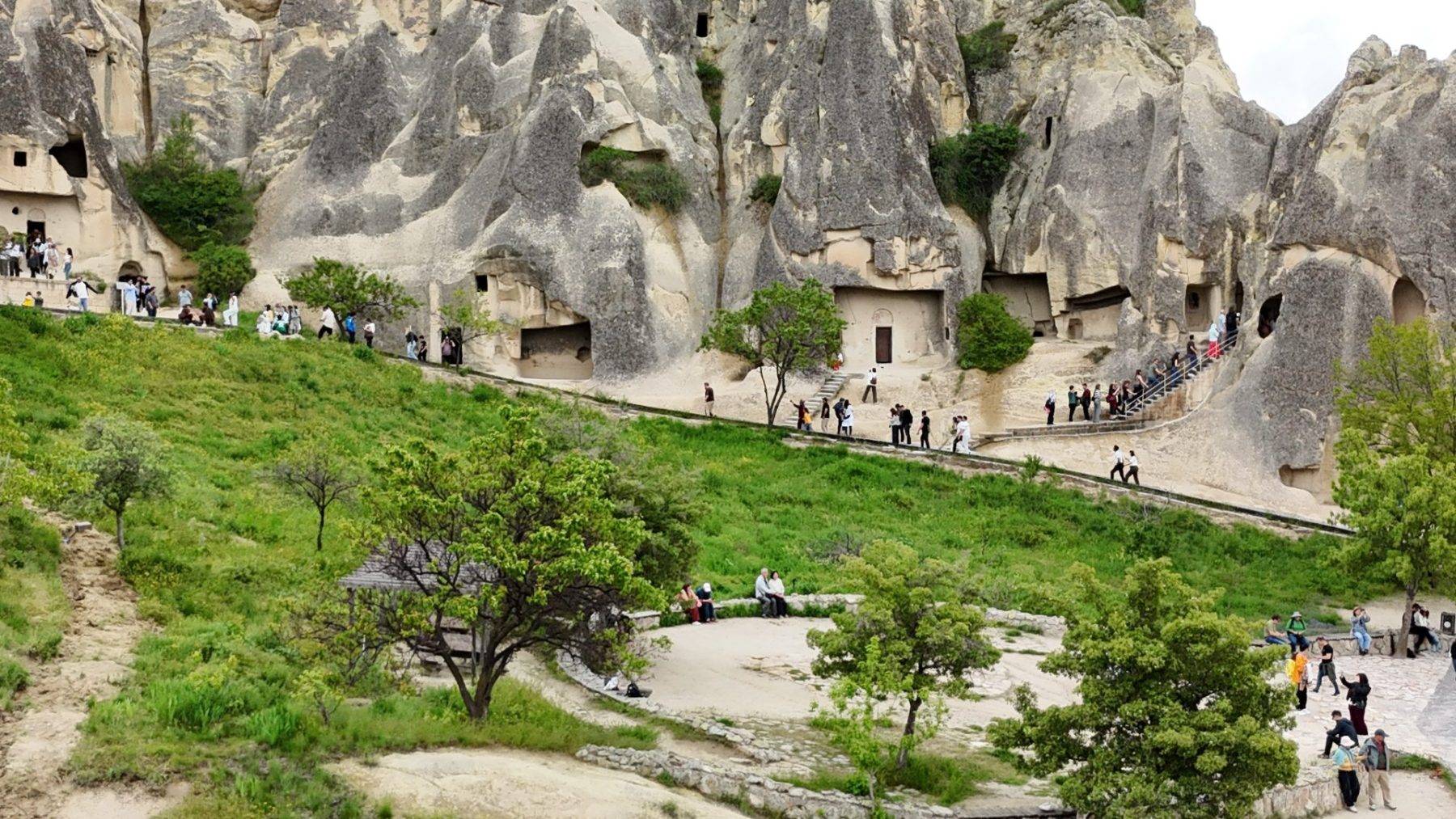 Kapadokya'ya yaz geldi, Peri bacaları yeşile büründü