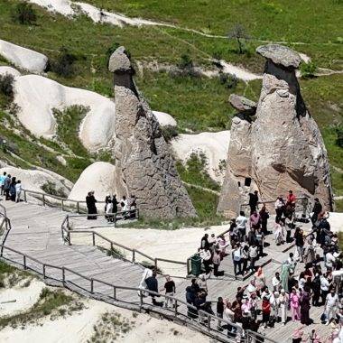 Kapadokya'ya yaz geldi, Peri bacaları yeşile büründü