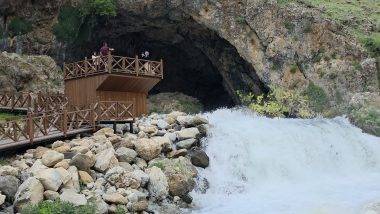 Van'ın Karadeniz'inde mağaradan fışkıran sulara ilgi yoğun