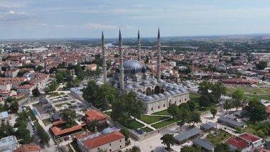 Selimiye Camii'nin kubbesini delen gülle mermisinin parçasını 58 yıldır saklıyor