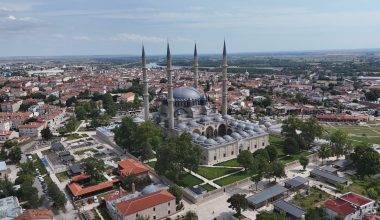 Selimiye Camii'nin kubbesini delen gülle mermisinin parçasını 58 yıldır saklıyor