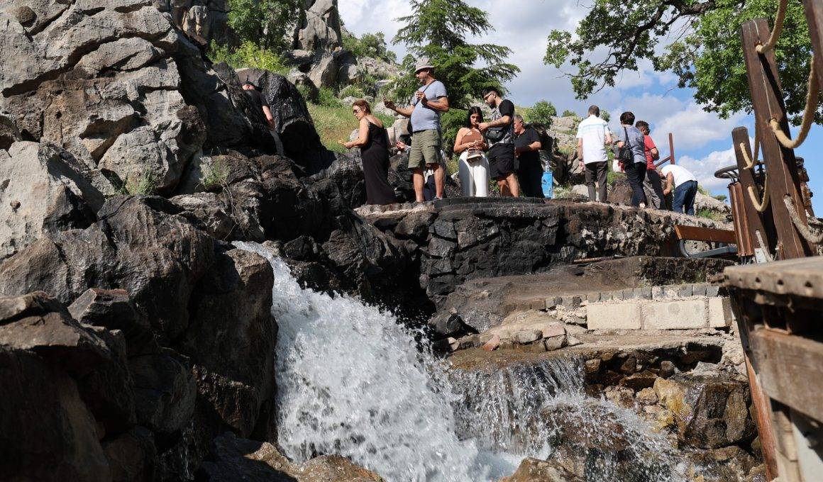 20'den fazla kaynağın oluşturduğu Munzur Gözeleri'nde hareketlilik başladı