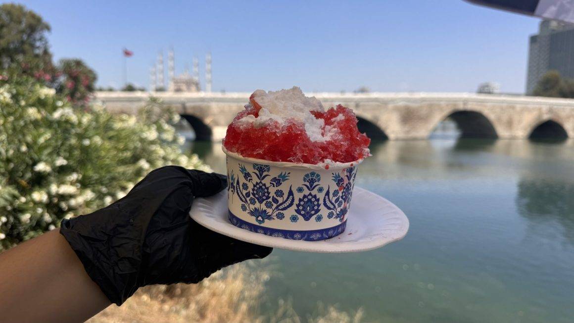 Havalar ısındı, Adana'nın ünlü lezzeti tezgahlardaki yerini aldı