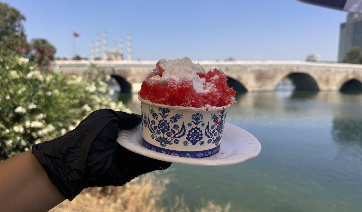 Havalar ısındı, Adana'nın ünlü lezzeti tezgahlardaki yerini aldı