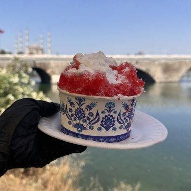 Havalar ısındı, Adana'nın ünlü lezzeti tezgahlardaki yerini aldı