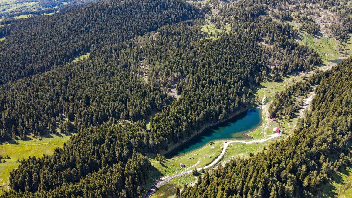 Artvin'de adını şeklinden alan göle yazın gelişiyle ilgi arttı